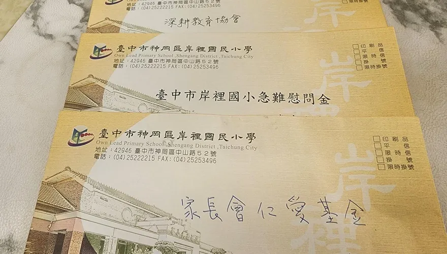 痛失雙親！小六女強忍悲傷送母最後一程：喪事辦完再哭