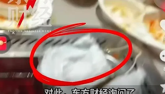 影/海底撈又出事！陸童換下尿布「咚」扔進火鍋　業者氣炸報警
