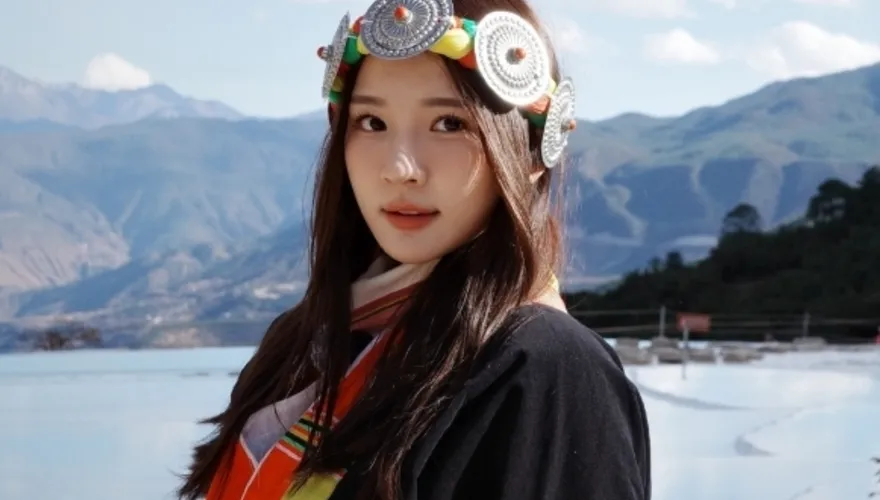 林莎接《大陸尋奇》主持棒！登海拔4千公尺高山吐心聲