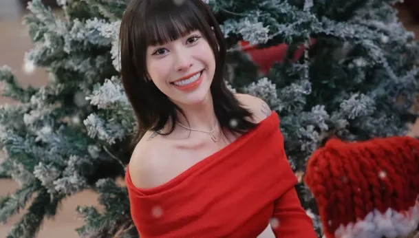 女觀眾挺胸熱舞+送飛吻　球迷秒認出：領航猿啦啦隊長！