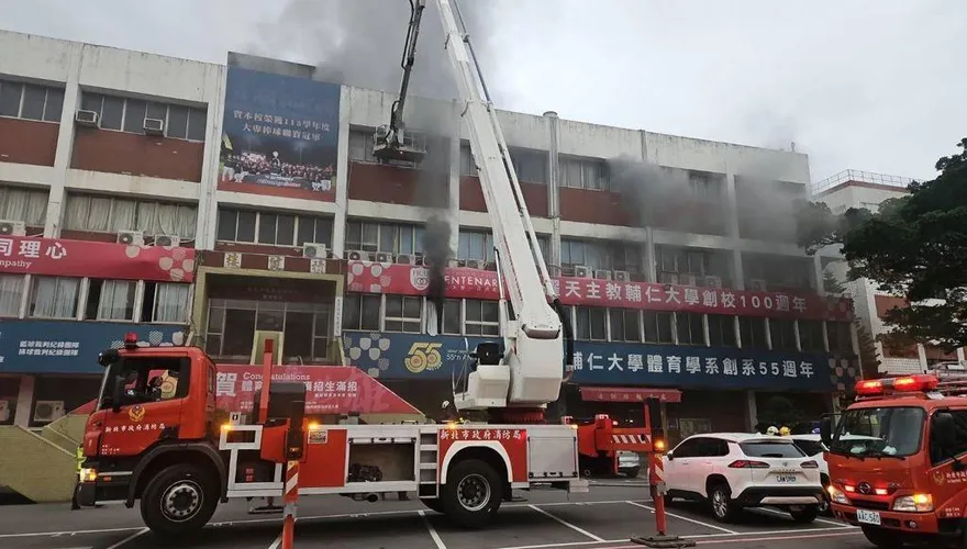 輔大教研室起火　警消出動60人迅速控制火勢