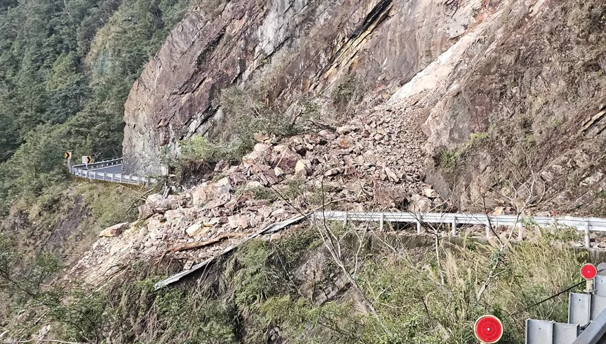 北橫公路台7線68.7K大坍方　緊急性封路管制