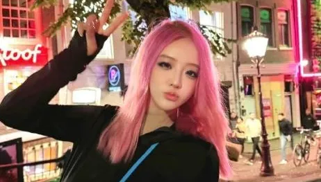 陸29歲百萬網紅張純驚傳元旦猝逝 　生前為還債轉戰成人平台遭網暴