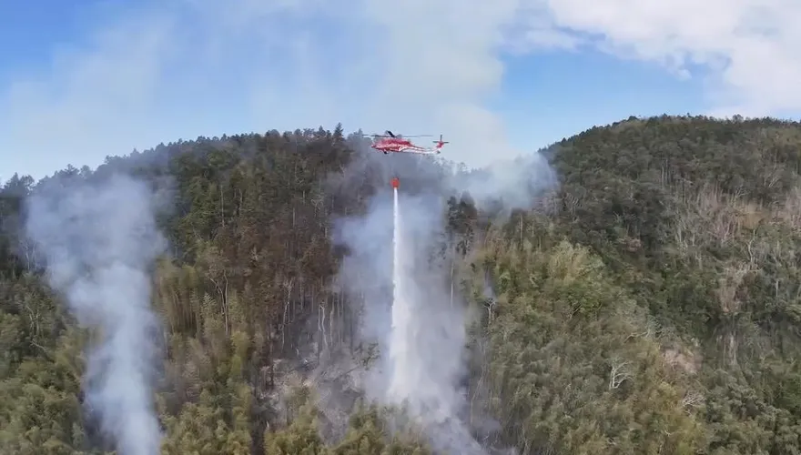 影/台版「嵐山」狂燒30小時　空勤直升機6架次灑水