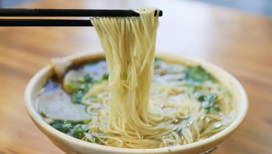 煮麵水老是溢出爐台？家事達人：先加一點奶油、沙拉油