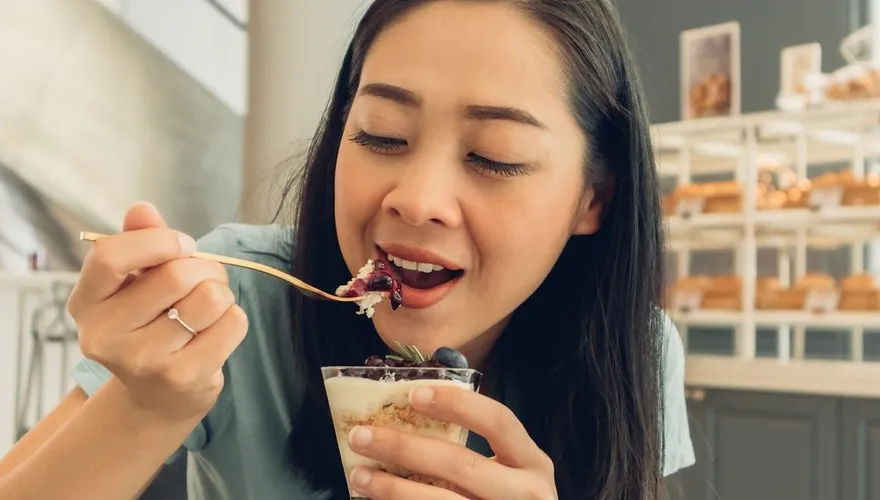 營養師自己都不碰！「9種健康零食」比甜點還糟　優格竟上榜