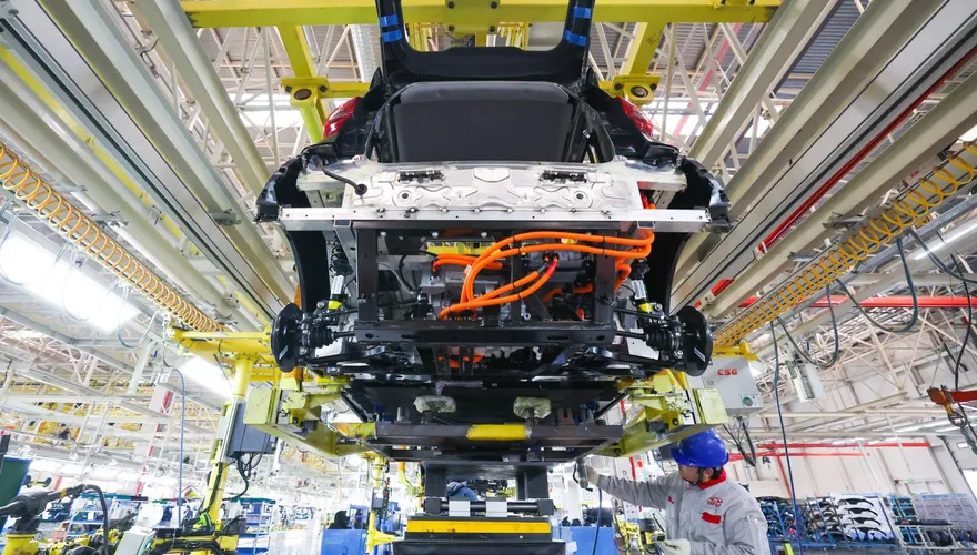 陸2025年汽車產銷量雙破3400萬輛　連17年居全球第一