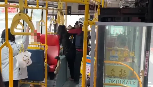 影/驚魂！北投女公車上持美工刀咆哮　遭警壓制上銬
