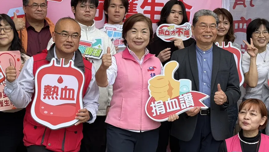 血庫緊繃楊瓊瓔挽袖捐血　回憶13年前推動核酸檢驗保障用血安全