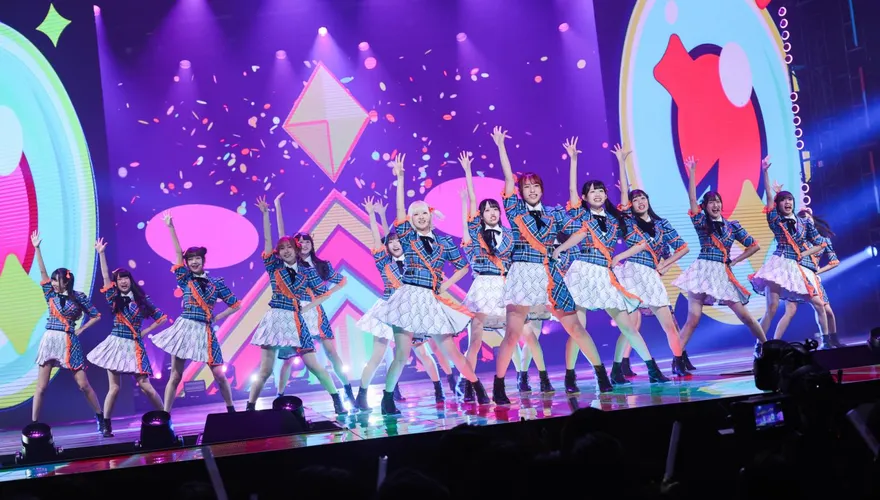 16蹲不夠看？AKB48 Team TP迎新年嗨翻　放話：蹲48次都可以！