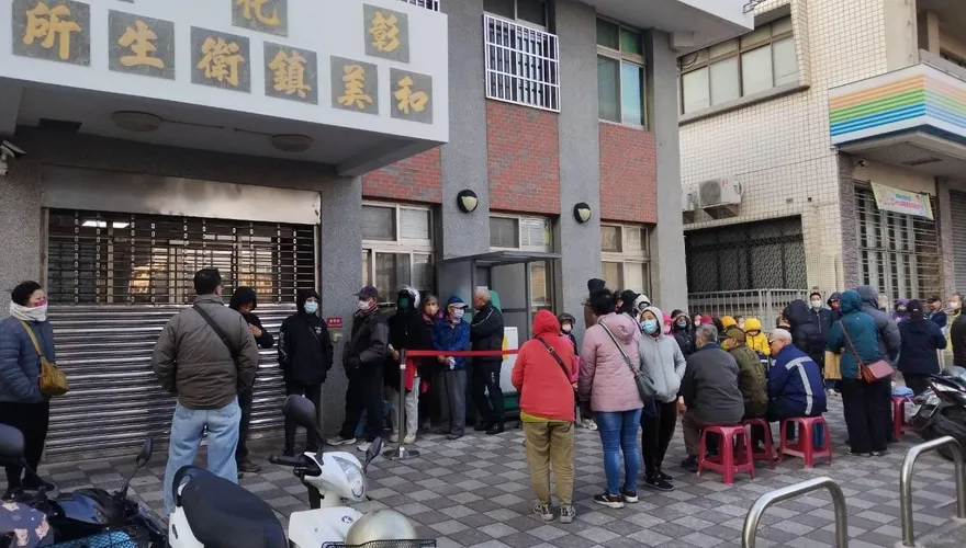 補助省下萬元！彰化皮蛇疫苗今開打　一早民眾排爆
