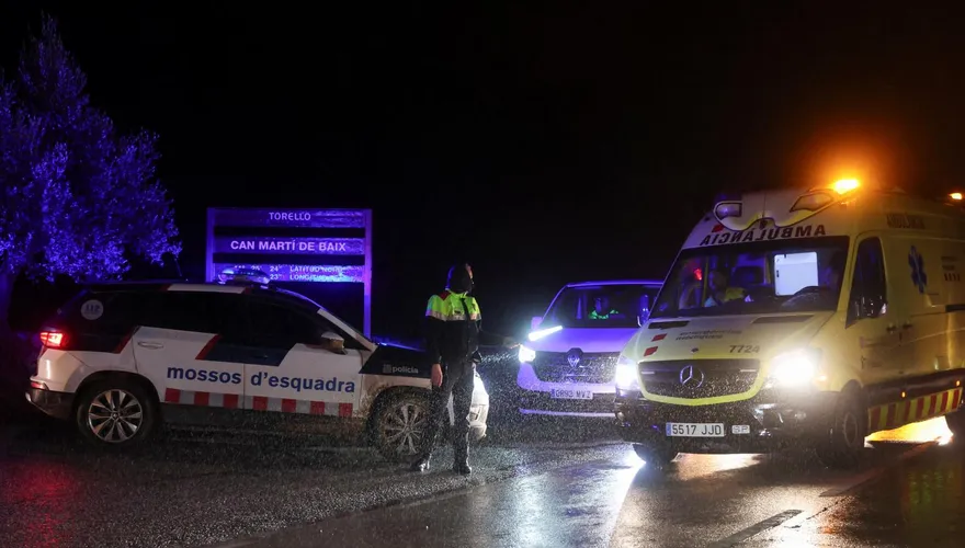 相隔2天再傳重大事故！暴雨釀擋土牆倒塌　西班牙列車脫軌1死37傷
