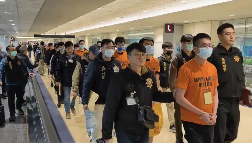 影/宿霧豪宅機房搞愛情詐騙　刑事局押解17嫌犯返台