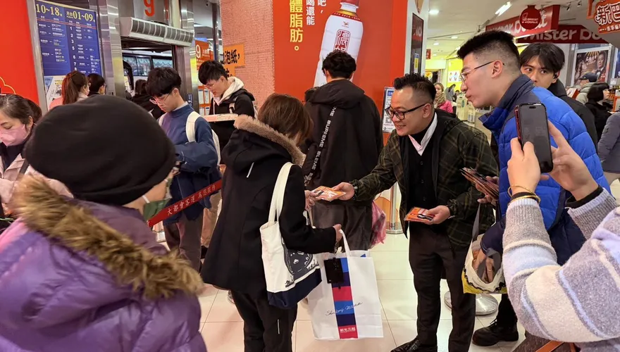 童子瑋轉運站發暖暖包惹議　北市府譴責違行政中立
