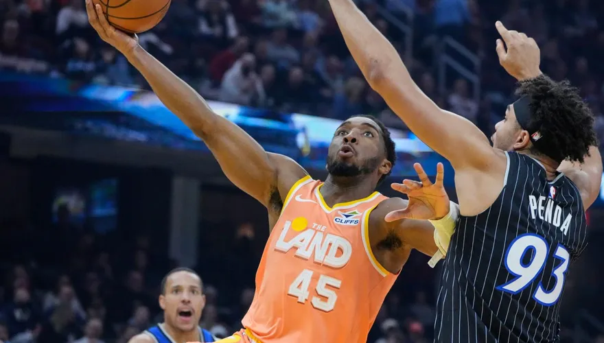 NBA/一人接管比賽！米切爾45分率隊擊退魔術　豪取4連勝