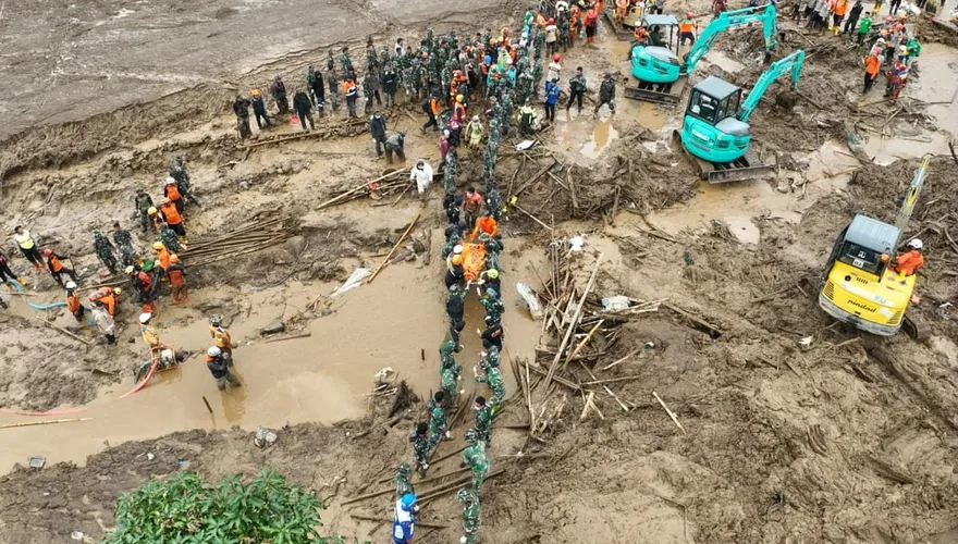 印尼暴雨致山崩！海軍陸戰隊訓練地遭掩埋　23名受困軍人罹難