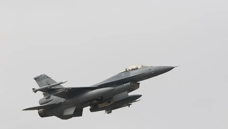 外媒爆料共軍正義使命軍演　對我國F-16戰機發射干擾彈