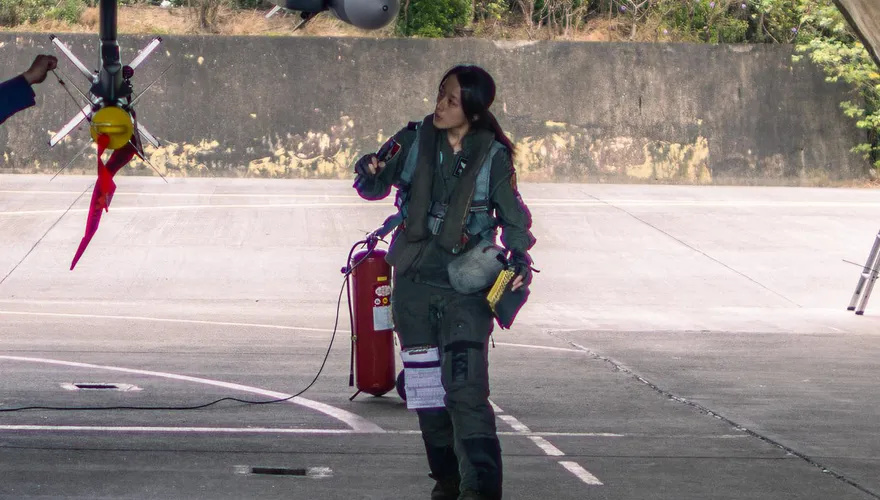 空軍巾幗不讓鬚眉　馬尾女飛官春節加強戰備捍衛領空