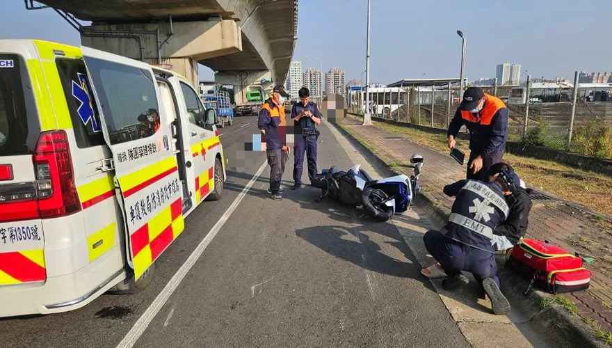 高雄鳳山驚悚車禍！2重機騎士擦撞聯結車釀1死1傷