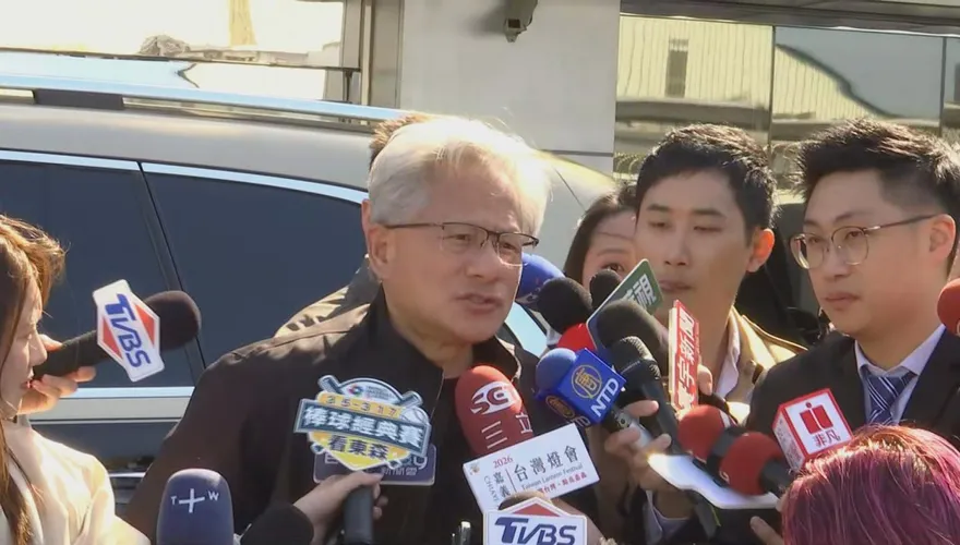張忠謀坐輪椅赴約引關注！黃仁勳：他精神很好…思維非常敏捷