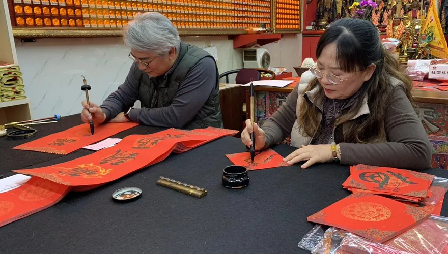 貼在門上的「紅色秘密」　春聯其實來自古老符令