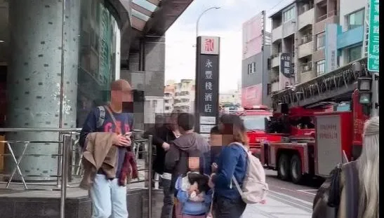 影/台中永豐棧A棟驚傳火警　大批住客逃命畫面直擊