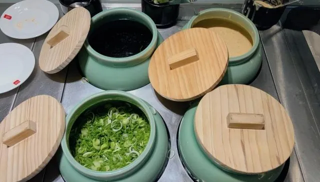 火鍋沾醬不加沙茶更健康！營養師推：蔥蒜辣椒配蘿蔔泥