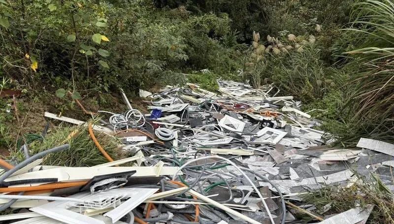 苗栗雙潭村山林遭亂倒裝潢廢棄物　居民怒吼：可惡至極