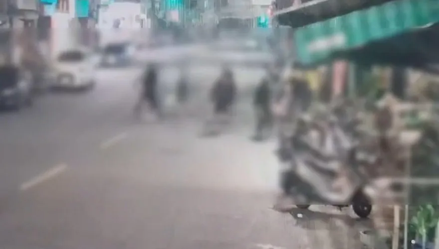 影/高雄爆暴力「討債械鬥」！棍棒竟輸給椅子跟菜籃
