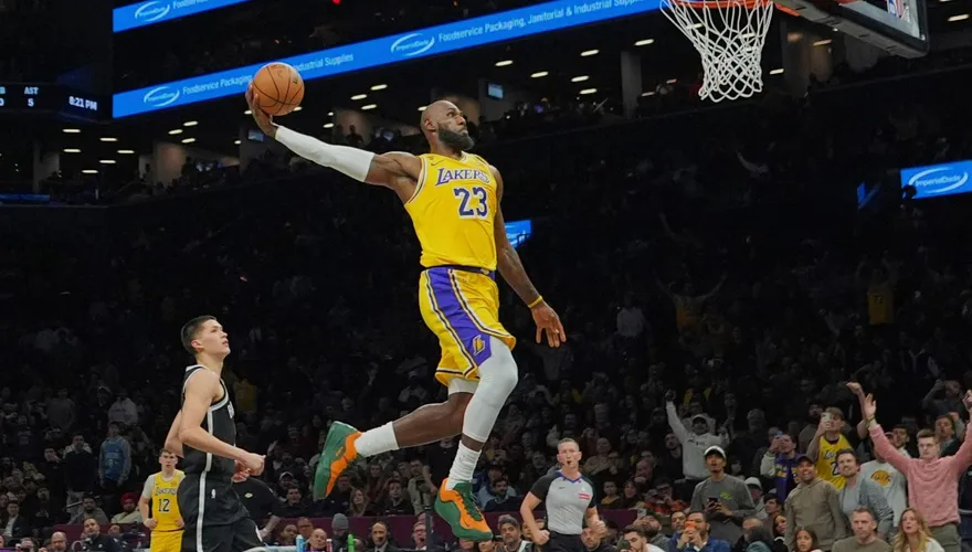 NBA/里夫斯復出！湖人三巨頭合砍64分輕取籃網　結束客場8連戰