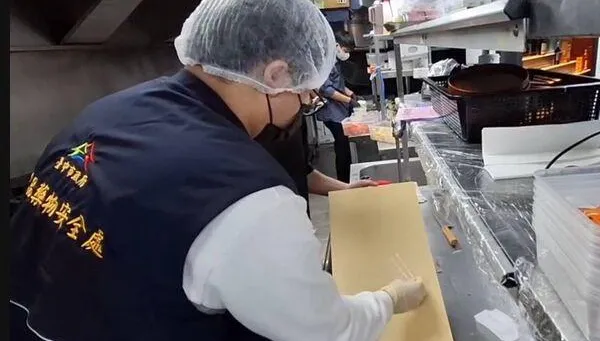 台中壽喜燒店蛋慕斯釀禍　3人高燒40度急住院