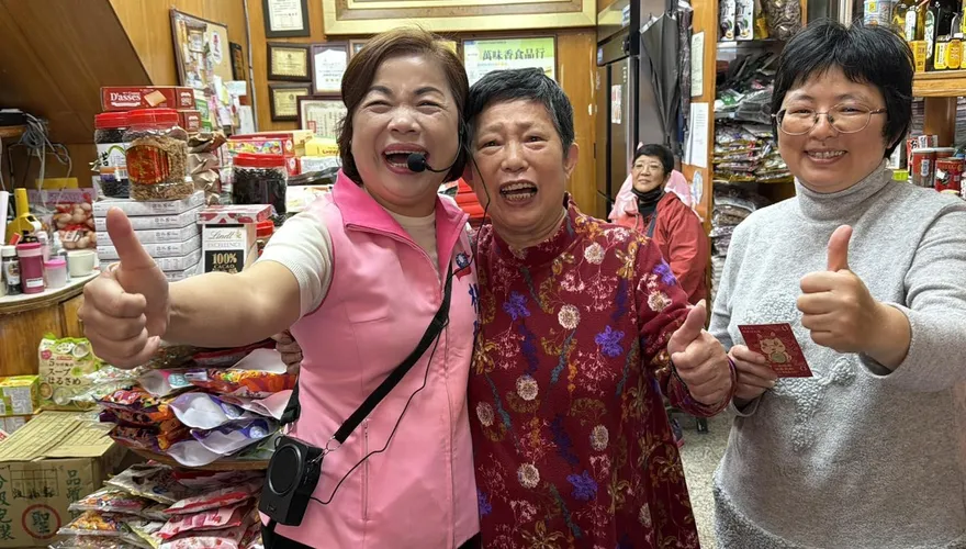 楊瓊瓔掃街巧遇「瓊瓔」！談黨內初選喊：尊重制度、願受檢驗