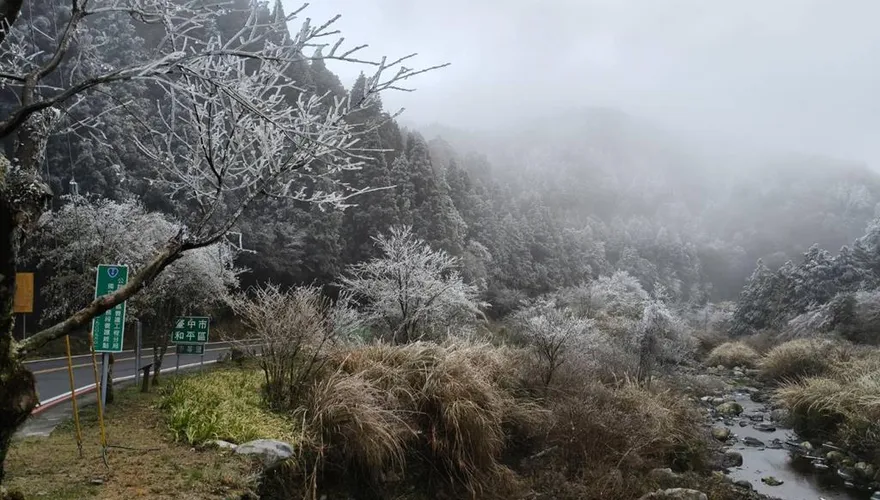 低溫夜襲！台7線、台7甲線將限加掛雪鏈通行　不排除封路
