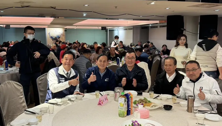 「李劉會」尚未登場！侯友宜、李四川先碰面了　兩人同桌還比讚引聯想