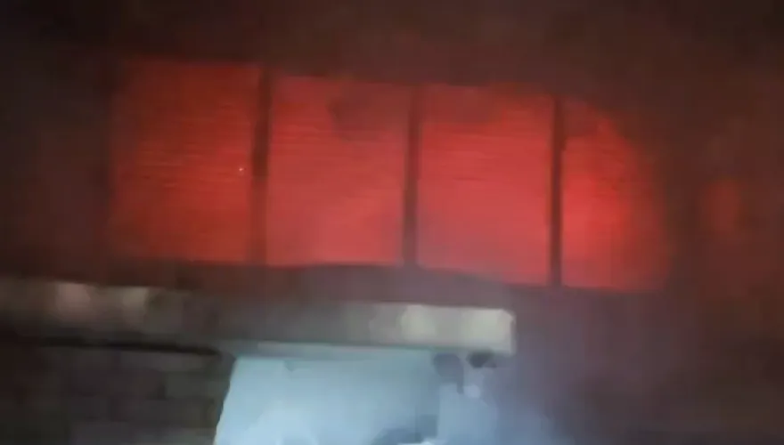 影/宜蘭市延平路深夜住宅火警！1人OHCA　疑似仍有1人受困