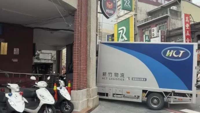 影/恍神？新竹東門派出所「遭貨車高速衝撞」