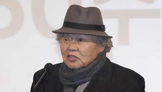 2個月前遛狗跌倒！韓名導鄭鎮宇染新冠逝世　享壽88歲