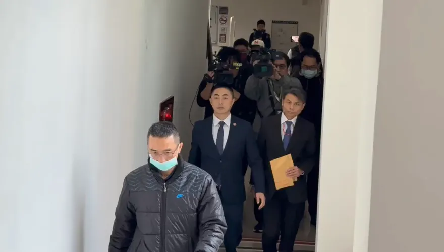 直擊！高金素梅遭搜驚見國安站主任　外界揣測涉案情節