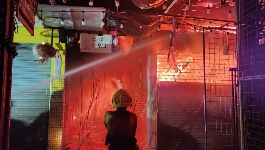 泰國洽圖洽市集昨晚驚傳大火！28店鋪燒毀、無人傷亡