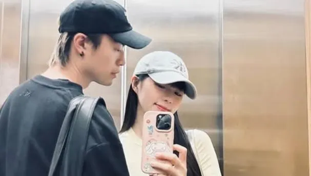 簡廷芮再爆婚姻危機？老公疑被神隱全家福照中　他震驚回應了