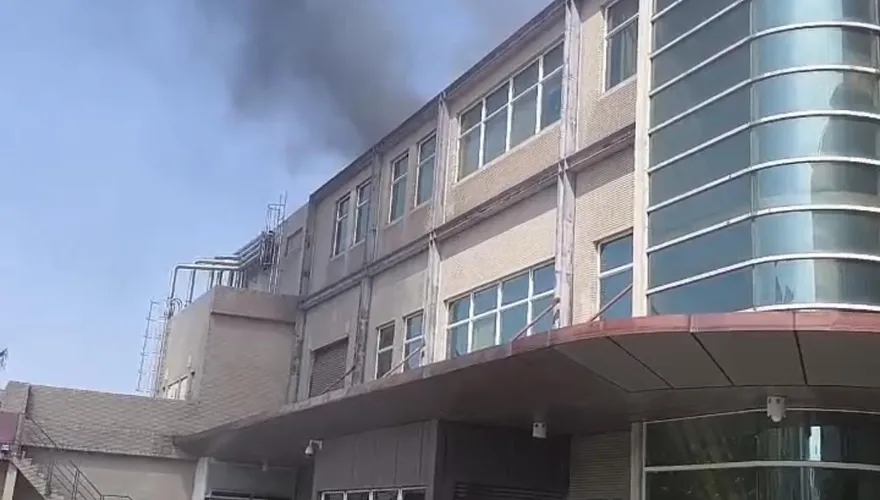 影/台南永康工廠火警竄濃煙火舌　緊急疏散幸無人傷