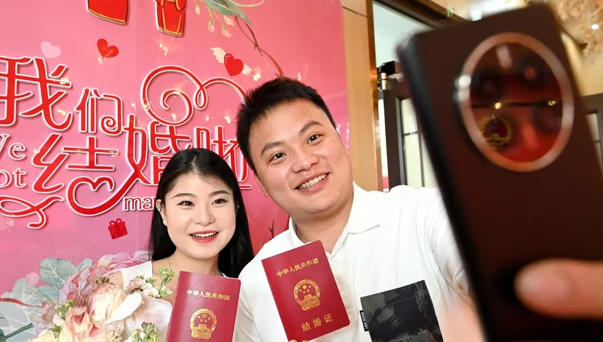陸網信辦春節整頓網路生態　點名打擊鼓吹「不婚不育」言論