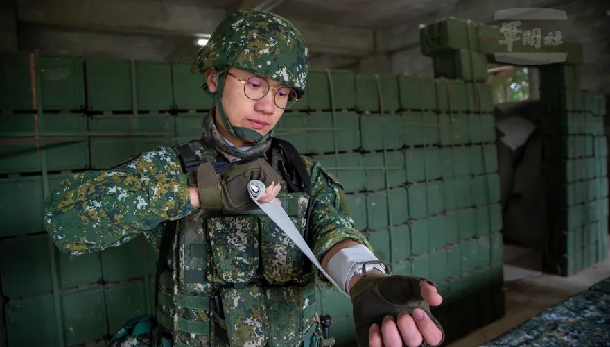 直擊！國軍深化戰傷救護：單兵急救包成戰場自救守護生命防線