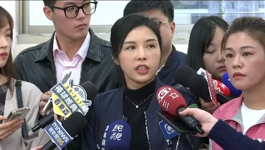 萬華正妹里長淚訴遭性騷！控地方大老「鎖門強抱」　受害者不只一人