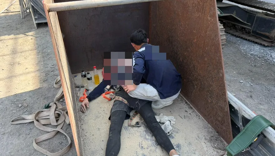 影/嘉義春節前夕工安事故「鷹架砸中5工人」　倒塌原因不明