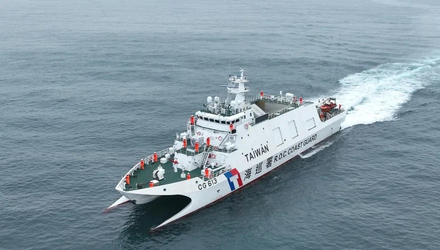 蘭嶼達悟族「海洋精神舞」祈福　最新海巡艦蘭嶼號交艦