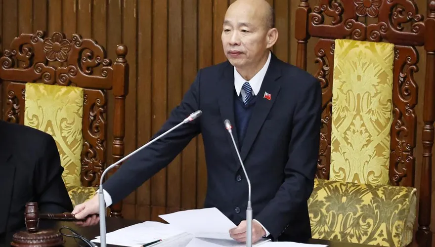 辣個男人太狠了！韓國瑜滿意度「史詩級輾壓」嚇壞民進黨