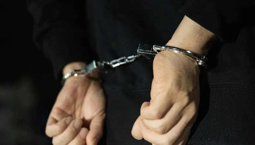 涉販毒！2台灣人柬埔寨落網　警突襲檢查大廈搜出毒品