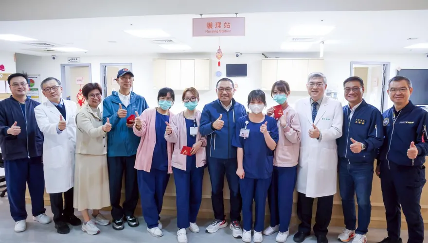 除夕慰問新北聯醫！侯友宜：感謝醫護人員守護民眾健康