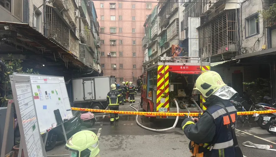 三重公寓竄火舌！71歲女屋主逃生遭灼傷